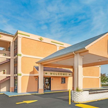 Отель Super 8 Ашленд Экстерьер фото